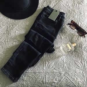 All Saints NIM Highwaisted Crop Denim! Size 25!